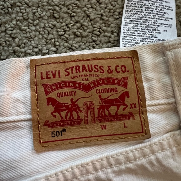 White Levi’s Jean Shorts - Picture 2 of 3